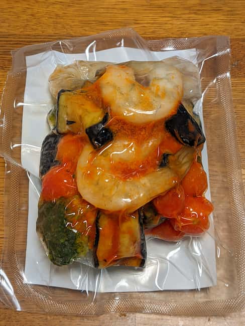 パッとオイシックス 海老野菜のガーリックトマトの冷凍状態の画像