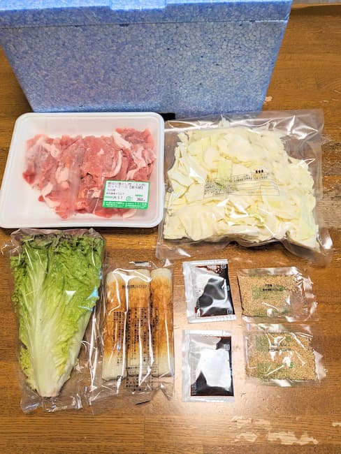 ヨシケイカットミール 豚肉の甜面醬焼き、ちくわと野菜のごまあえ 材料の画像